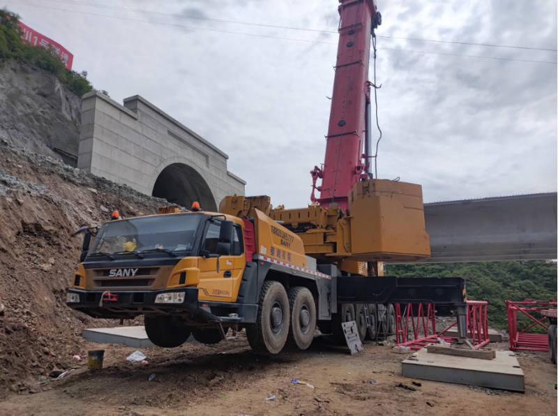 吊車(chē)奔馳發(fā)動(dòng)機(jī)機(jī)油尺管冒機(jī)油怎么辦？